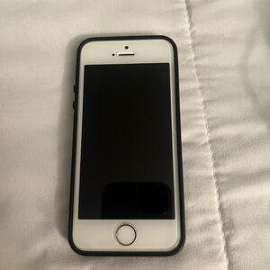 iPhone SE in rose gold. Mint condition.